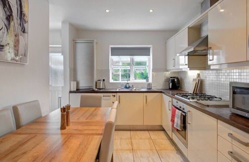 Wythenshawe Haus | Pass the Keys | Modern Townhouse With 3 Bathrooms