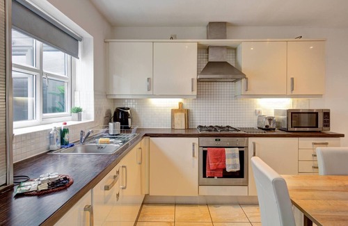 Wythenshawe Haus | Pass the Keys | Modern Townhouse With 3 Bathrooms