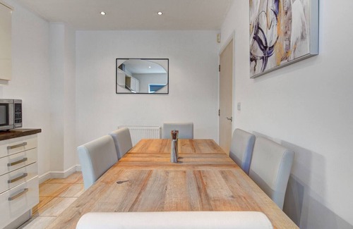 Wythenshawe Haus | Pass the Keys | Modern Townhouse With 3 Bathrooms