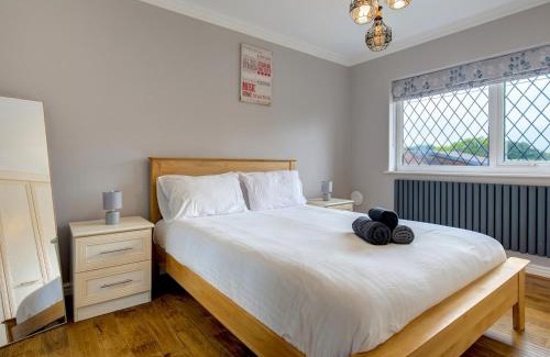 Cheadle Haus | Pass the Keys Modern Comfortable Home with parking