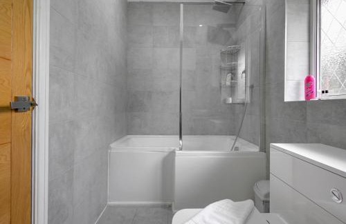 Cheadle Haus | Pass the Keys Modern Comfortable Home with parking