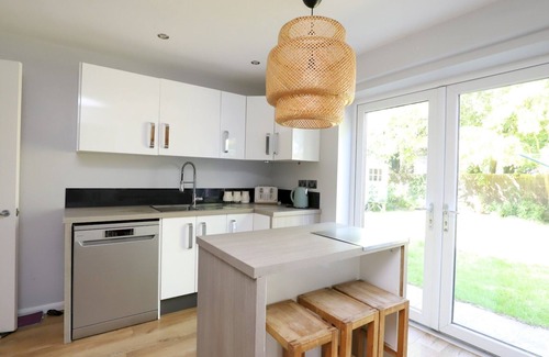 Oxford Haus | Pass the Keys | Spacious 5BR Garden Home - 2 x Parking - Oxford