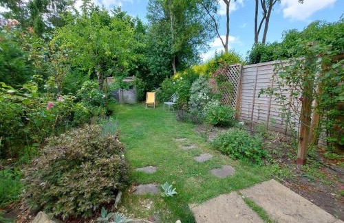 Headington Haus | Pass the Keys Victorian 3 Bed inc Parking Garden Headington