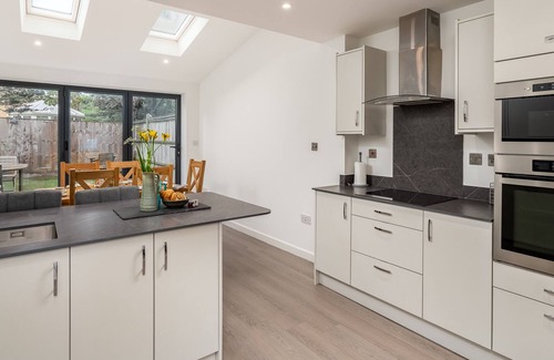 High Wycombe Wohnmobilvermietung | Pass the Keys | Wycombe and Handy Cross Townhouse