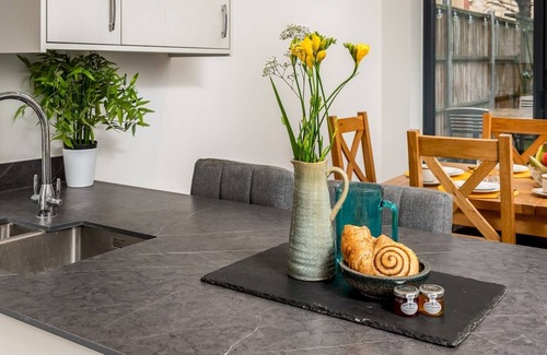 High Wycombe Wohnmobilvermietung | Pass the Keys | Wycombe and Handy Cross Townhouse