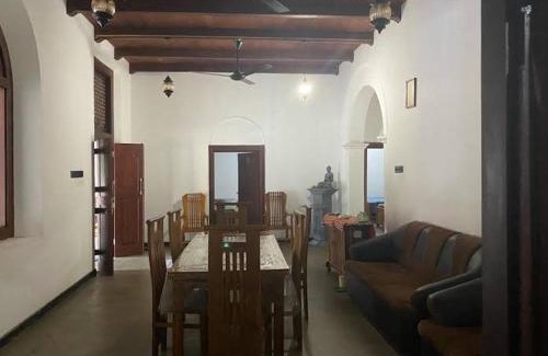 Hiniduma Haus | Paththuwa Walawwa - පත්තුව වලව්ව