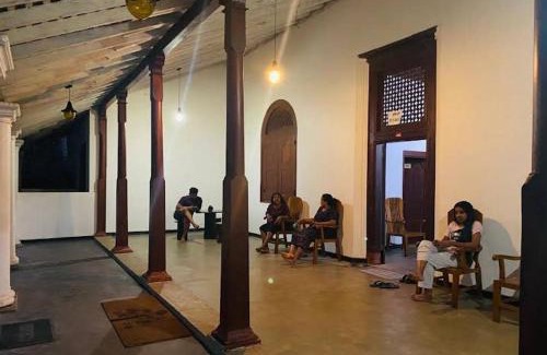 Hiniduma Haus | Paththuwa Walawwa - පත්තුව වලව්ව