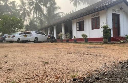 Hiniduma Haus | Paththuwa Walawwa - පත්තුව වලව්ව