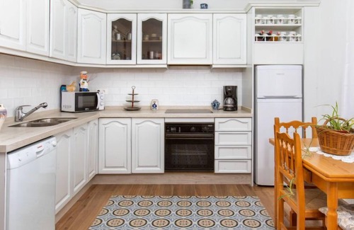 Niguelas Haus | Patio de las Granadas by Interhome