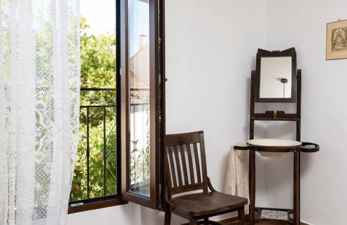 Niguelas Haus | Patio de las Granadas by Interhome