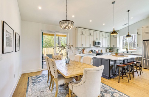 Paradise Haus | Patio + Outdoor Dining: Modern Home in Paradise