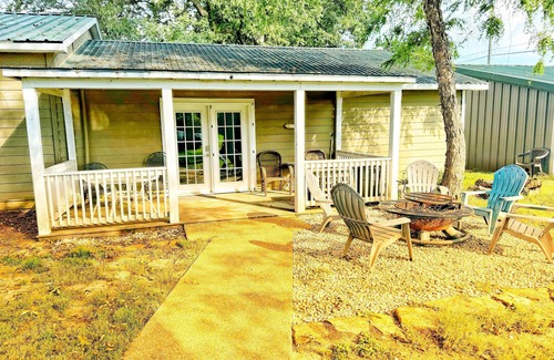 Dundee Haus | Patton’s Place on beautiful Moon Lake near Clarksdale, MS and Helena, AR