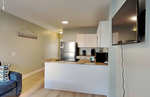 Thomas Drive Eigentumswohnung | PC Beach Retreat B | Near Beach with Large Shared Backyard and Outdoor Shower