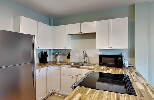 Thomas Drive Eigentumswohnung | PC Beach Retreat B | Near Beach with Large Shared Backyard and Outdoor Shower