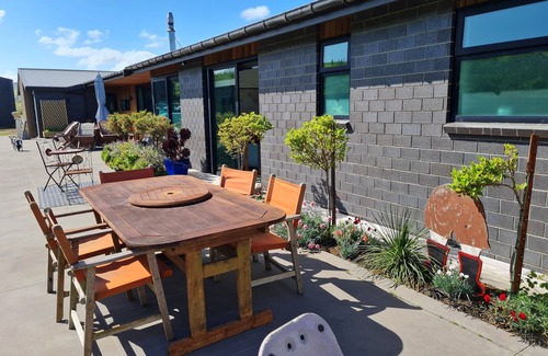 North Taranaki District Haus | Peace and Tranquility ... farmland, river and west coast beach - perfection!