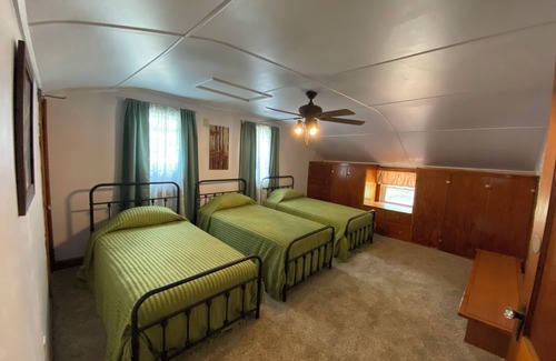 Lexington Sonstige | Peaceful, 150 yr old country farmhouse just 1.5 miles from Mid-Ohio racecourse!