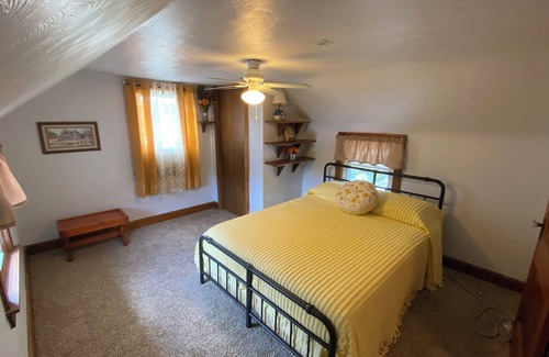 Lexington Sonstige | Peaceful, 150 yr old country farmhouse just 1.5 miles from Mid-Ohio racecourse!