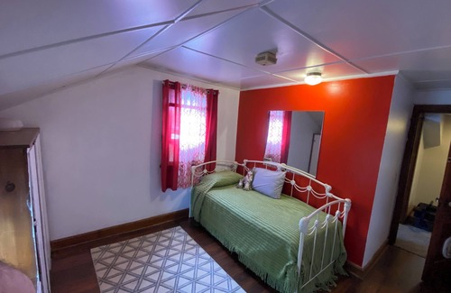 Lexington Sonstige | Peaceful, 150 yr old country farmhouse just 1.5 miles from Mid-Ohio racecourse!