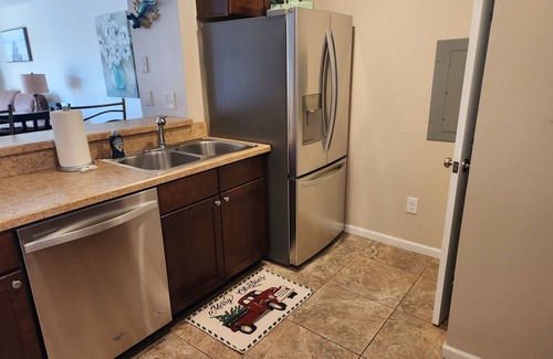 Kaiser Eigentumswohnung | Peaceful 1st floor lakeside condo minutes from Osage Beach and Ozark State Park