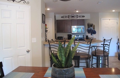 Kaiser Eigentumswohnung | Peaceful 1st floor lakeside condo minutes from Osage Beach and Ozark State Park