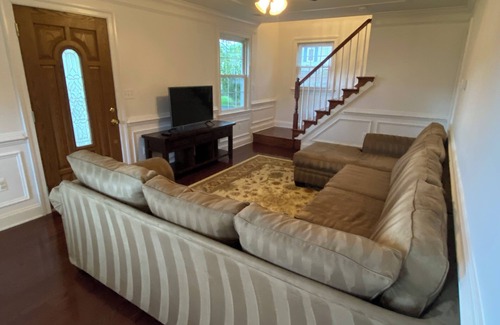 Shady Side Haus | Peaceful 2-bedroom / 2-bathroom house with WiFi and AC in serene Shady Side