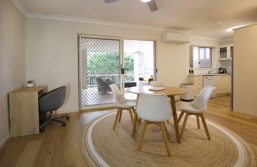 Hawthorne Wohnung | Peaceful 2B2B with Parking | Walk to Cafes + Ferry