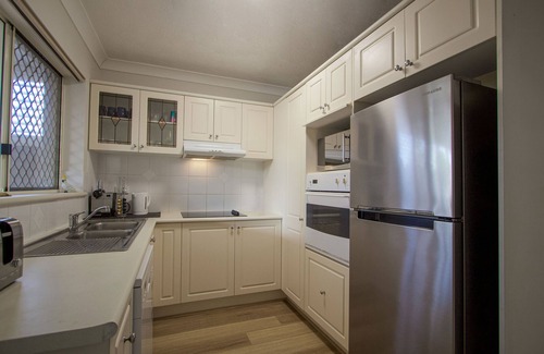 Hawthorne Wohnung | Peaceful 2B2B with Parking | Walk to Cafes + Ferry