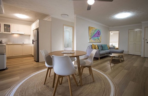 Hawthorne Wohnung | Peaceful 2B2B with Parking | Walk to Cafes + Ferry