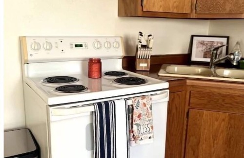 Tomah Wohnung | Peaceful 2Bed, Office, HotTub!