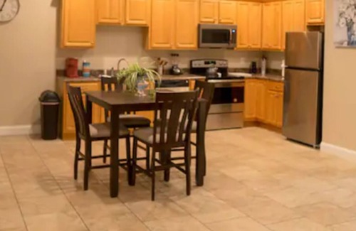 Kreole Wohnung | Peaceful 3BR 2BA Home / 4 TVs / Full Kitchen / W&D