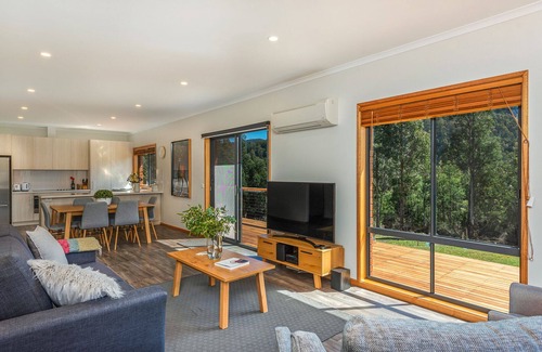 Pelverata Haus | Peaceful and secluded retreat only 25 minutes from Hobart.
