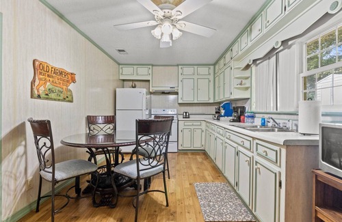 Guntersville Haus | Peaceful Cabin Home-Minutes from Guntersville City Harbor and Boat Launches