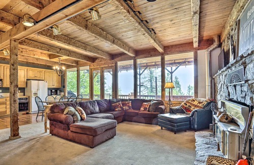 Garden Valley Kabine | Peaceful Cabin w/ Mtn + River Views, Fire Pit