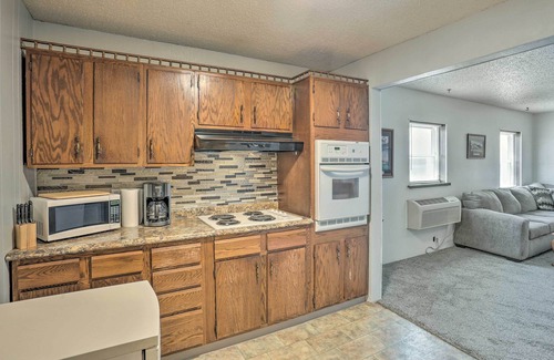 Chadron Wohnung | Peaceful Chadron Apartment in Historic Hotel!