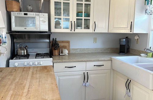 Humarock Haus | Peaceful & charming 3-bedroom house with WiFi and AC