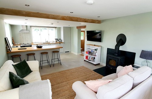 Leominster Hütte | Peaceful cottage nr Ludlow & Leominster, newly renovated, large garden & orchard