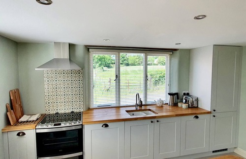 Leominster Hütte | Peaceful cottage nr Ludlow & Leominster, newly renovated, large garden & orchard