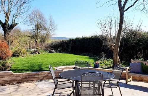 Leominster Hütte | Peaceful cottage nr Ludlow & Leominster, newly renovated, large garden & orchard