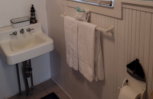 East Wareham Hütte | Peaceful Cottage with Pond/Lake minutes from Cape Cod