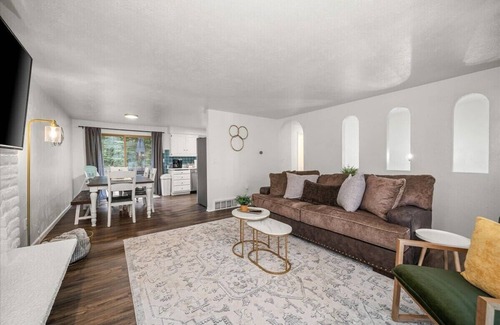 Fairwood Haus | Peaceful Haven I Stylish Home in North Spokane