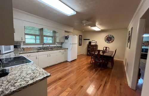 Centerville Hütte | Friedliche Hügel - der perfekte Ort zum Entspannen. Seien Sie umgeben von einem schönen Bach & Natur!