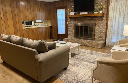 Tougaloo Haus | Peaceful Home, Colleges-Hospitals-Shops Close, Corporate Bookings Welcome