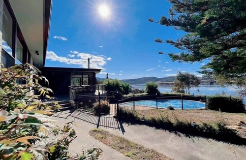Granton Villa | Peaceful house with great ocean & mountain view!