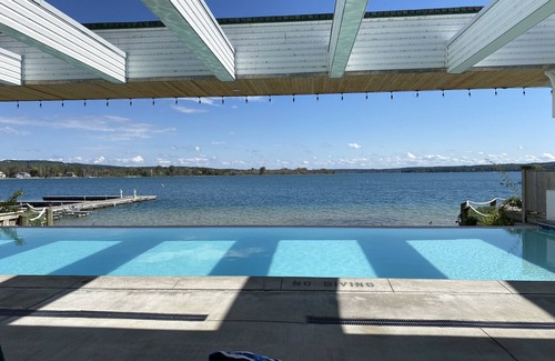 Onekama Eigentumswohnung | Peaceful lake front condo