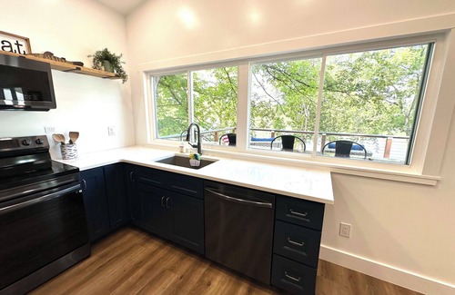 Harriman Haus | Peaceful lake house in quiet cove near Watts Bar Lake. Sleeps 6!