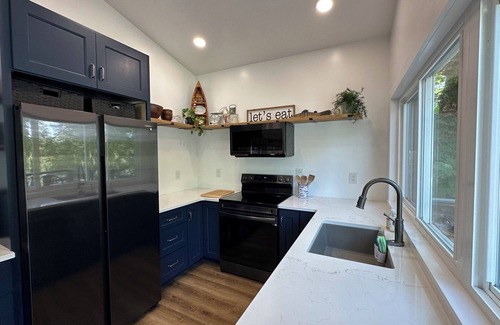 Harriman Haus | Peaceful lake house in quiet cove near Watts Bar Lake. Sleeps 6!