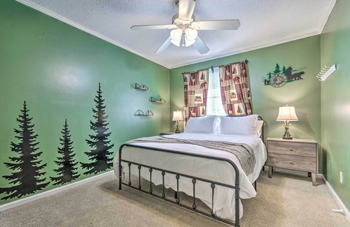 Reservoir Haus | Peaceful Little Rock Abode w/ Yard & Fire Pit