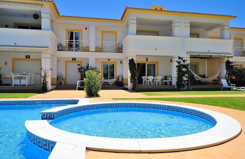 Vilamoura Wohnung | Ruhige Lage mit direktem Blick auf den Pool, die Gärten und Millenium Golf