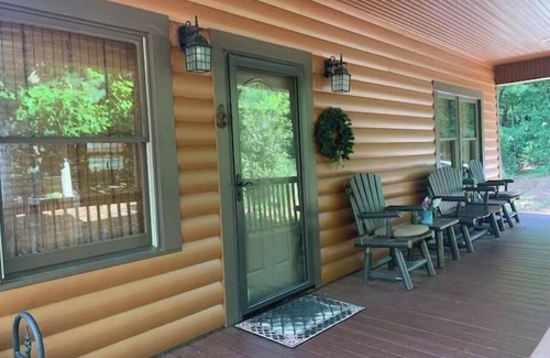 Purlear Kabine | Peaceful Log Cabin near Boone.