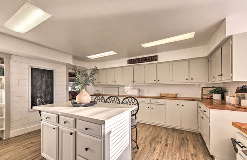 Blue Haus | Peaceful Luna Farmhouse with Wraparound Porch!